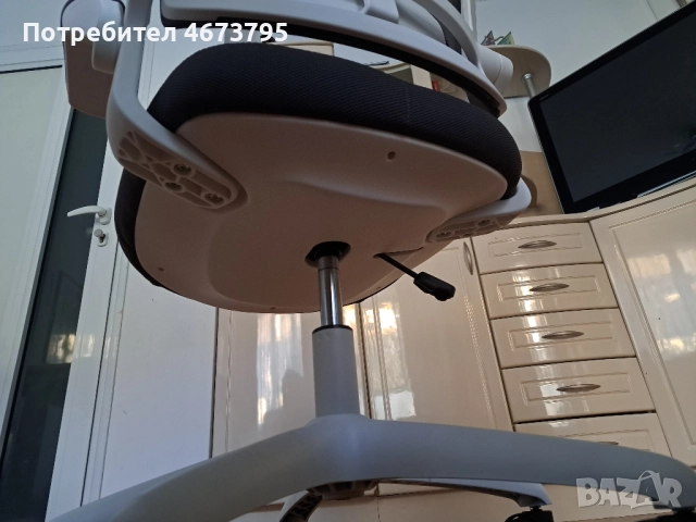 Ергономичен офис стол с колелца, снимка 5 - Столове за офис - 52819320