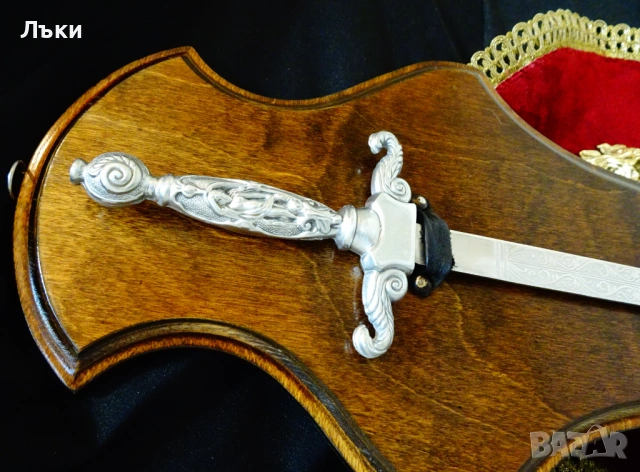 Италиански меч с дървена стойка La Balestra. , снимка 2 - Антикварни и старинни предмети - 53650441