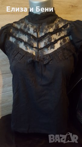 готик романтик вампир Дракула блуза с висока дантелена яка марка Dorothy Perkins , снимка 1 - Тениски - 35890120