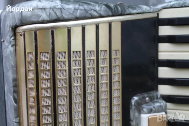 Немски акордеон ''Weltmaister'' 60 баса, снимка 5 - Акордеони - 47957219