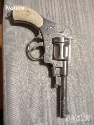 Пистолет сувенир 