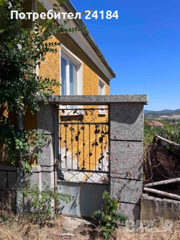 Продавам стара къща с двор в с.Близнец