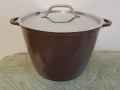 Голяма тенджера с капак.Масвна.17/24см,обем 6,5литра., снимка 1