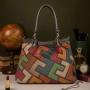 Дамска чанта с многоцветен дизайн – простор, организация и стил в едно, снимка 8