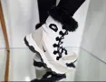 Намаление на дамски зимни боти с пух Nike в бяло, снимка 1