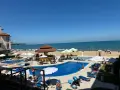 Уютен апартамент на брега на морето в Обзор Бийч Резорт с изглед към плажа Obzor Beach Resort , снимка 1