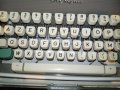 Немска пишеща машина Olympia De Lux с куфар., снимка 1 - Антикварни и старинни предмети - 40826796