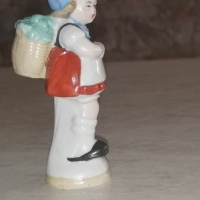 Стара немска порцеланова фигура - момиче с кошница, снимка 7 - Колекции - 44589688