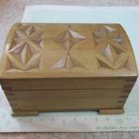 Кутия дървена резбована, снимка 1 - Други ценни предмети - 33951405