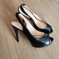 Обувки GUESS, снимка 1 - Дамски елегантни обувки - 41555751