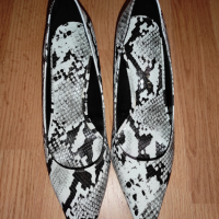 Обувки Зара, снимка 1 - Дамски ежедневни обувки - 36126034