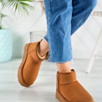 UGG, снимка 1 - Дамски боти - 42462954