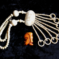 Слонова кост - медальон , амулет , висулка , колие, снимка 4 - Антикварни и старинни предмети - 44688500