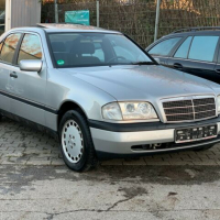 Mercedes-Benz C180, снимка 1 - Автомобили и джипове - 36219358