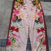 Сатенен панталон със флорални мотиви в бледо розов цвят, снимка 10 - Панталони - 25642902