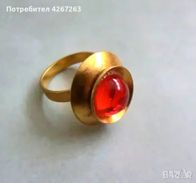 Стар дамски пръстен с червен стъклен кабошон, снимка 1