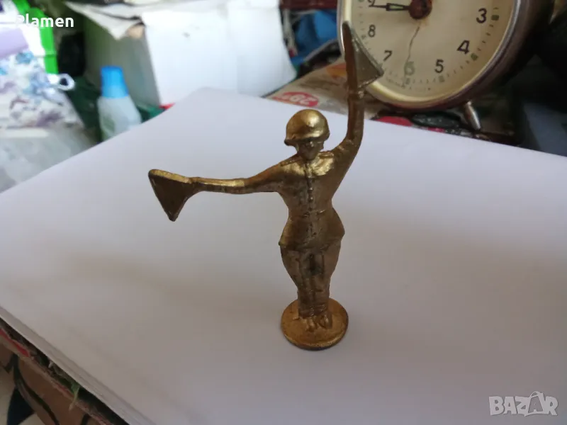 Съветски метално войниче регулировчик , снимка 1