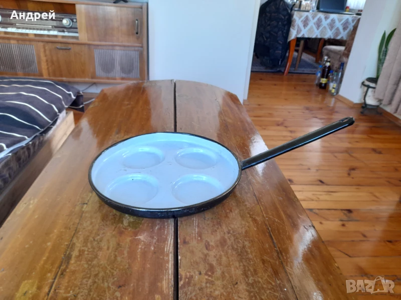 Стар Емайлиран тиган за яйца на очи, снимка 1