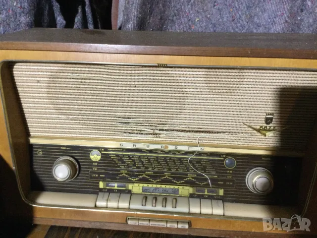 Стари радио апарати, снимка 13 - Антикварни и старинни предмети - 49729227