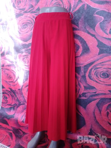 Ярко червен широк панталон плисе с висока талия М, снимка 5 - Панталони - 41375480