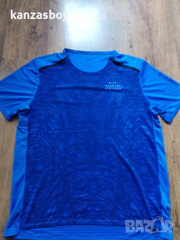 Nike Dri-FIT Run Division Rise 365 'Medium Blue' - страхотна мъжка тениска КАТО НОВА Л, снимка 9 - Тениски - 51106424