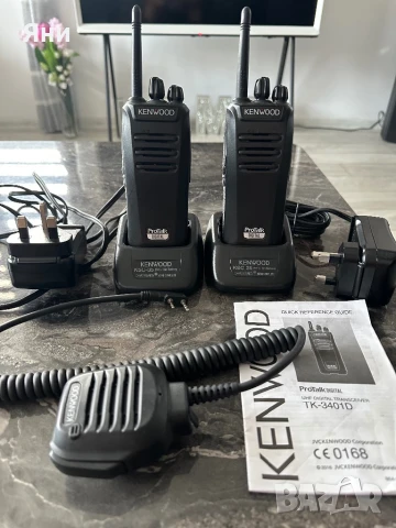 Продавам 2 броя професионални цифрови радиостанции Kenwood TK-3401D + 1 брой микрофон KMC-45D, снимка 1
