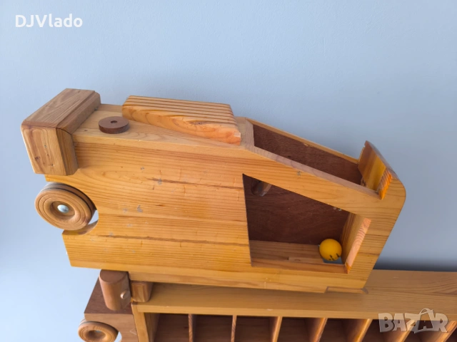 Продавам дървен камион уникат етажерка за колички 81 броя., снимка 2 - Играчки за стая - 53787688