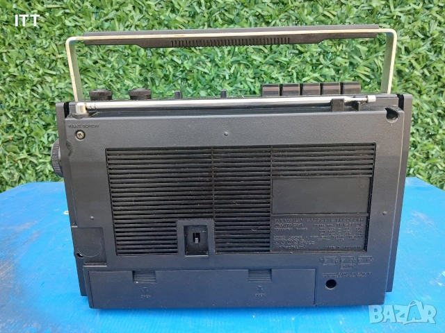 ПРОДАВАМ ТОЗИ КОЛЕКЦИОНЕРСКИ РЕТРО КРАСАВЕЦ 1978г ( HITACHI TRK- 5601L ) , снимка 3 - Радиокасетофони, транзистори - 53649015