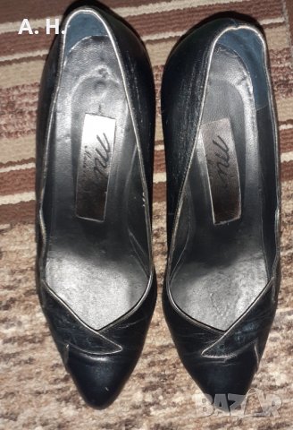 Елегантни черни италиански обувки с ток, снимка 2 - Дамски обувки на ток - 22061220