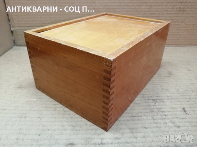 Стара Соц Дървена Кутия. , снимка 2 - Антикварни и старинни предмети - 41776615