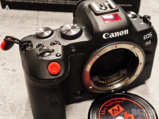 Canon R6 + батерия + зарядно + 64 GB памет + аксесоари, снимка 5 - Фотоапарати - 52900013