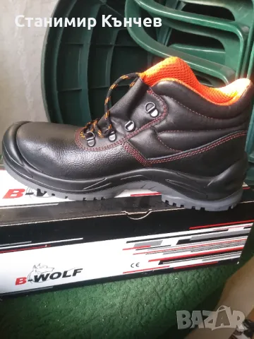 Работни обувки с метално бомбе и пластина размер 42, снимка 2 - Мъжки боти - 48348281
