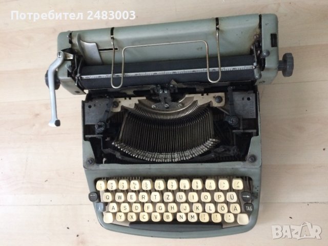 Стара немска пишеща машина Rheinmetall латиница 