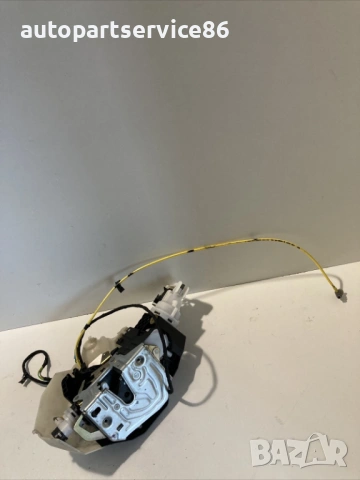 Колан за за задна лява седалка за Mercedes W220 S500 (2003) 2207305932