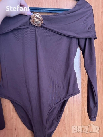 Дамско боди с брошка, снимка 2 - Корсети, бюстиета, топове - 53811473