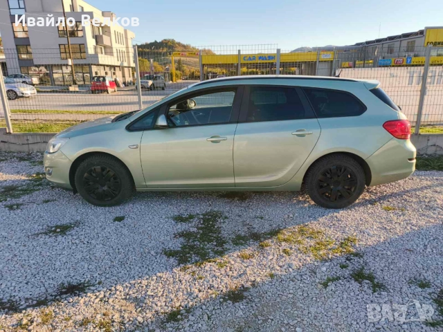 Опел Астра J 1.7 cdti , снимка 2 - Автомобили и джипове - 52309054