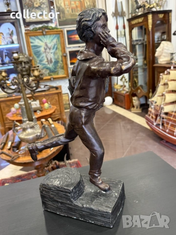 Бронзова скулптура "Вестникар" - Alonzo №7888, снимка 6 - Антикварни и старинни предмети - 53621202