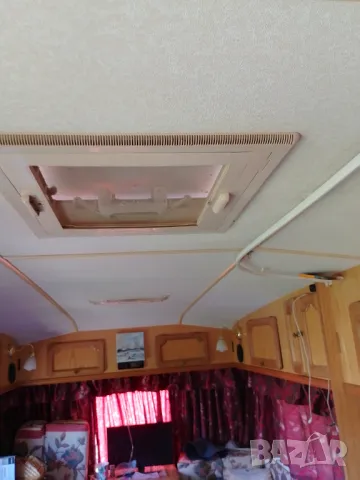 Каравана с много екстри- договаряне, снимка 2 - Каравани и кемпери - 50128349