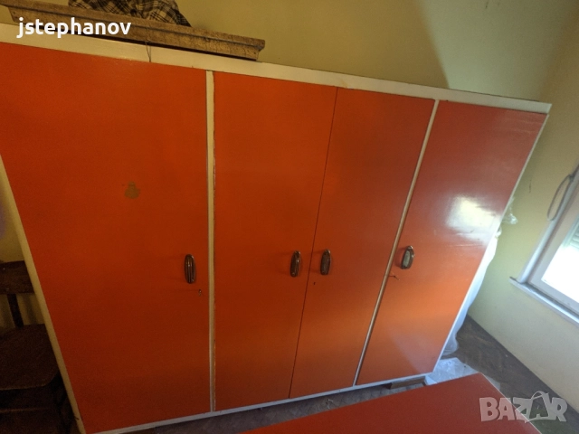 ПОДАРЯВАТ СЕ! Подарявам стари мебели - легла, шкафове, бюро, ракла, снимка 9 - Гардероби - 52641959