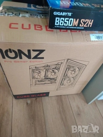 Геймърски чистно нова Gigabyte B650M S2H Motherboard  и PC кутия !