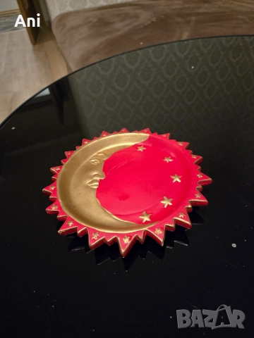 Празнична червена чиния, снимка 3 - Чинии - 52776833