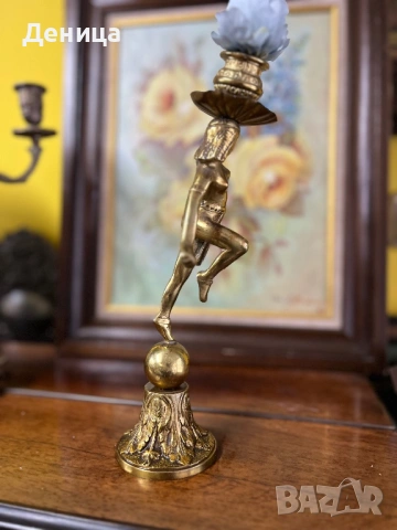 Бронзов / месингов свещник    Египтянка, която балансира върху сфера, поставена върху основа, снимка 4 - Други - 53689141