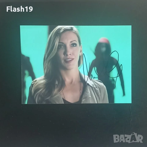 🏹 Личен автограф Кейти Касиди (Katie Cassidy) - Black Canary (Стрелата) 🏹