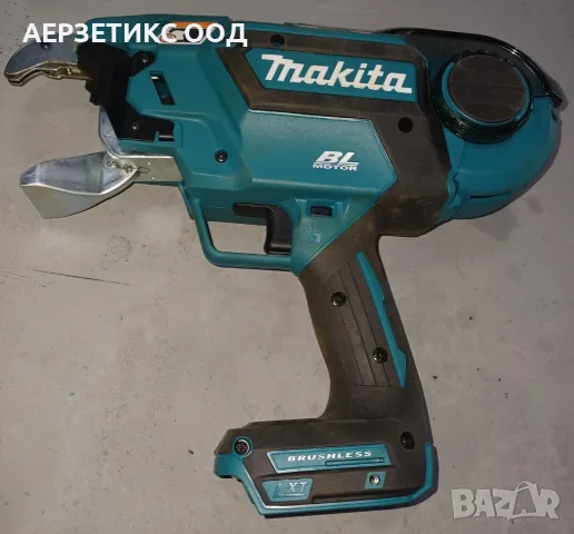 Makita DTR181ZJ Акумулаторна машина за връзване на арматура със зарядно, две батерии и 30 ролки тел