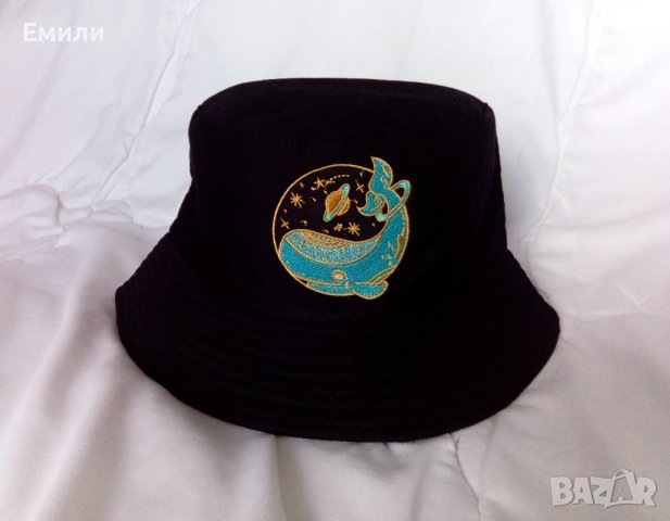 Шапка идиотка с бродерия кит в космоса, снимка 1