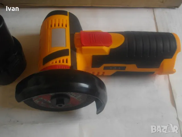 ПОРТАТИВЕН АКУМУЛАТОРЕН 12V Li-ion ЪГЛОШЛАЙФ ПЪЛЕН КОМПЛЕКТ С 2 БАТЕРИИ 2 ДИСКА ф76мм КАТО НОВ , снимка 11 - Други инструменти - 49521778
