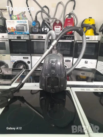 Прахосмукачка Grundig VCC6670A, с контейнер, HEPA филтър 13, 5 литра, 800w , снимка 1