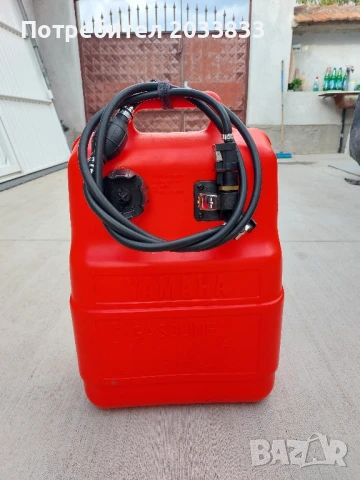 Резервоар за извънбордов двигател с два накрайника, маркуч, помпа и нивомер 25 литра , снимка 1