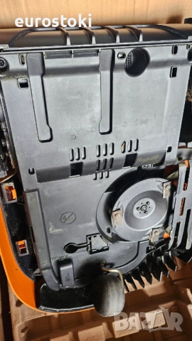 Косачка-робот WORX LANDROID WR130E 300 м2 и WORX Landroid M500 WR141E, снимка 6 - Градинска техника - 51840149