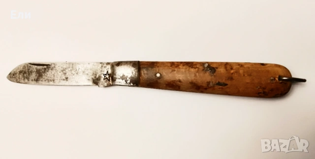 Много стар нож от войната.